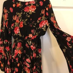 Cut out bell sleeve floral dress!